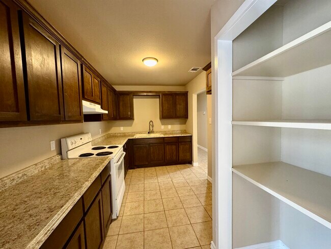 Building Photo - 203 Kennedy Dr