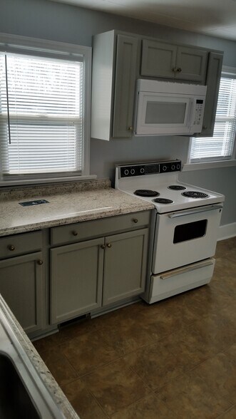 Building Photo - 570 McGlamery Rd