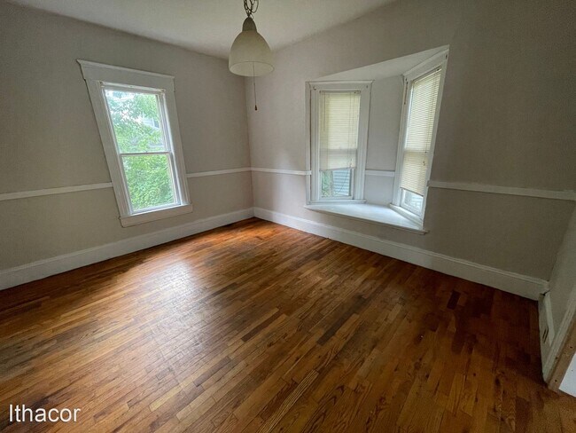 Building Photo - 3 br, 1 bath House - 4 Pendleton St