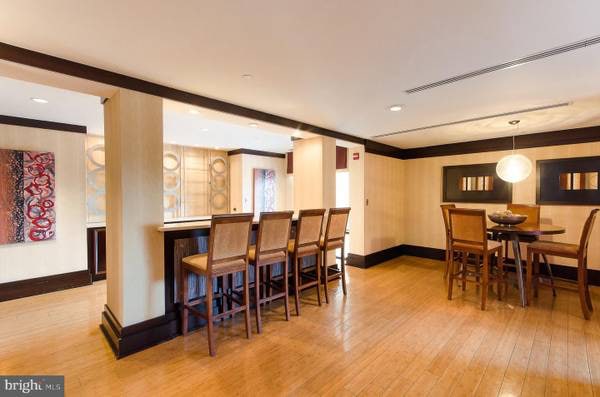 Building Photo - 4500 S Four Mile Run Dr