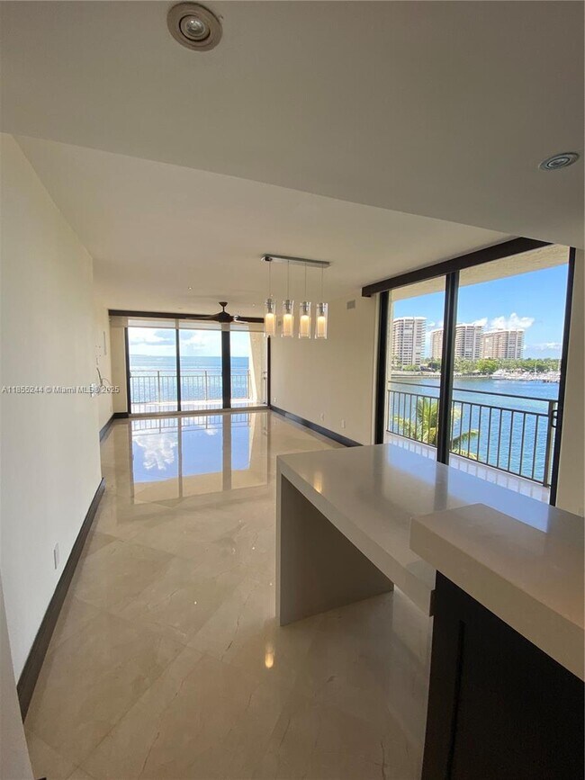 Building Photo - 1632 S Bayshore Ct