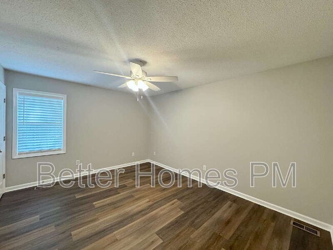 Building Photo - 5949 Presentation St