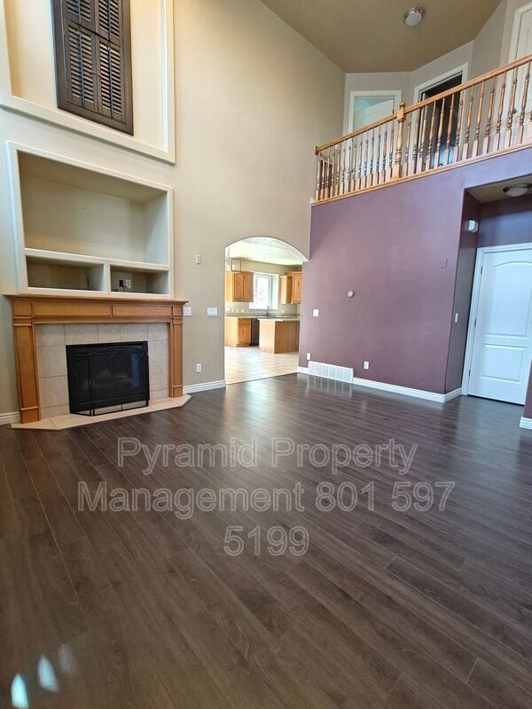 Building Photo - 2896 E Lookout Dr