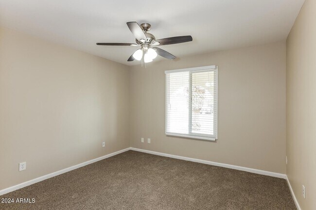 Building Photo - 4420 W Mercer Ln