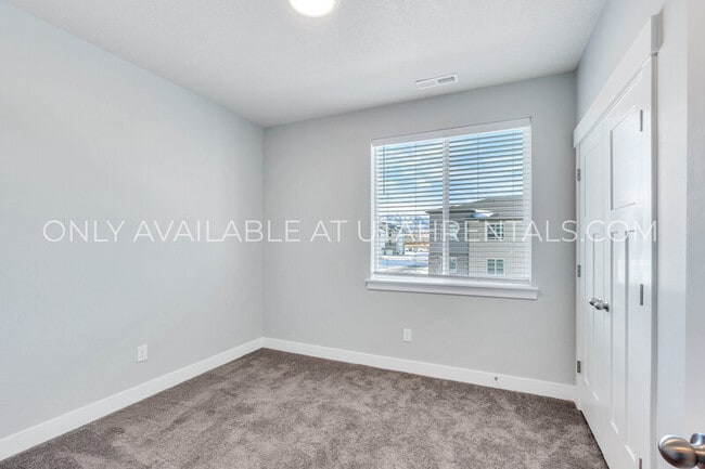 Building Photo - 13537 Commodus Dr