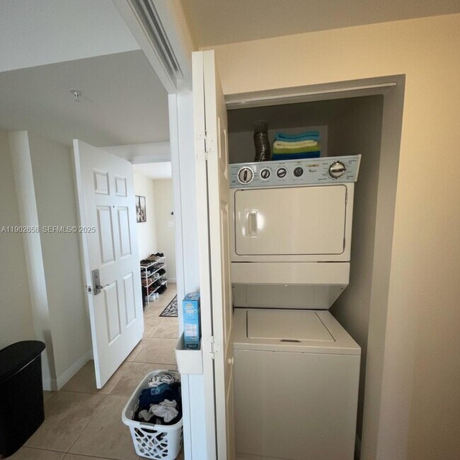 Building Photo - 888 Douglas Rd