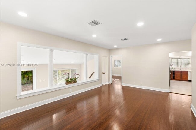 Building Photo - 140 Santander Ave