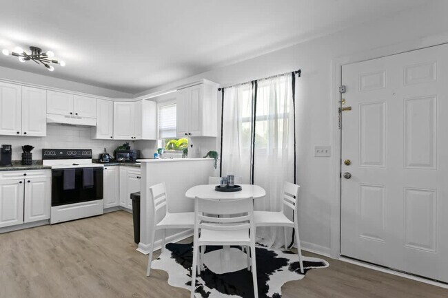 Building Photo - 2401 Gordon St