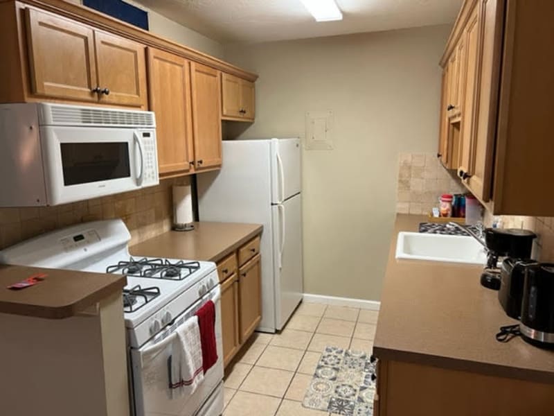 Building Photo - 1700 SW 16th Ct