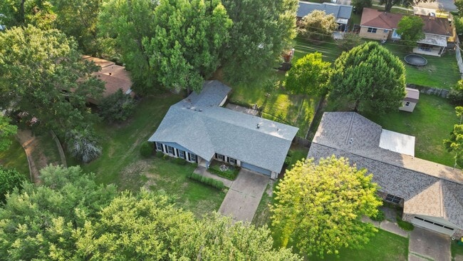 Building Photo - 4009 Springlake Park Rd