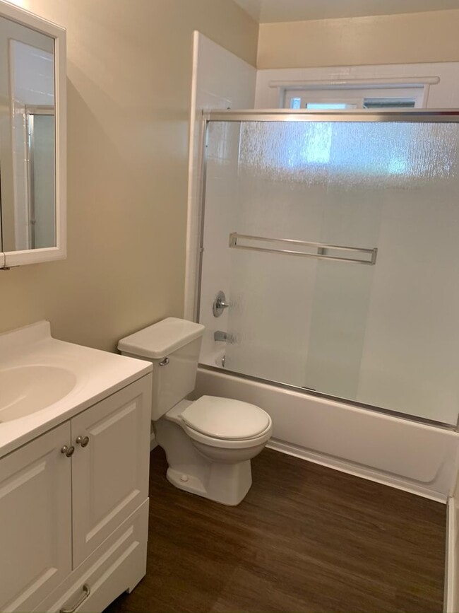 Building Photo - Excellent Value! Spacious Updated South Sa...