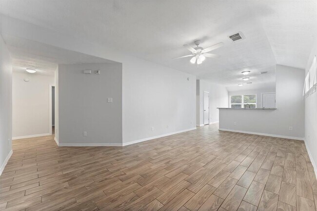 Building Photo - 5041 Willow Point Dr