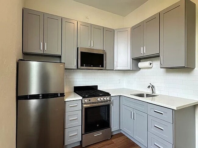 Building Photo - Pacific Heights Studio for Rent!