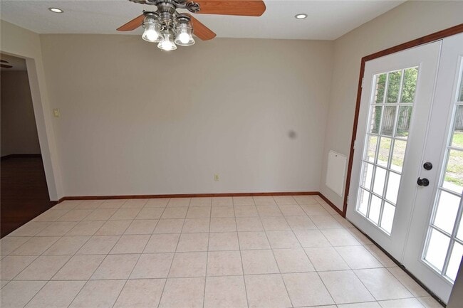 Building Photo - 2614 Willowby Dr