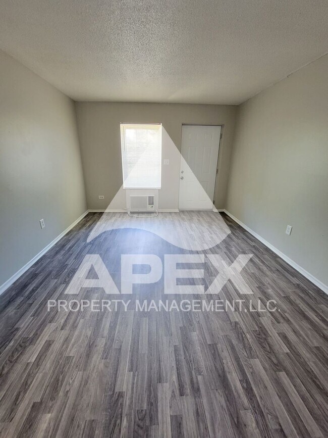 Building Photo - Newly Renovated - Alcoa Studio Apartments – Convenient Location!