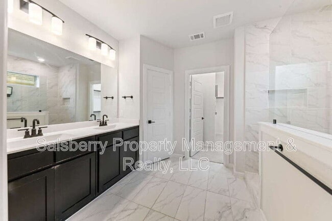 Building Photo - 9324 Trammel Davis Rd