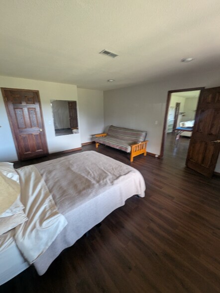 Building Photo - 228 Bellvue Dr