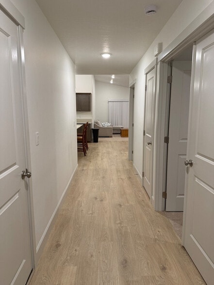 Building Photo - 385 Taft St