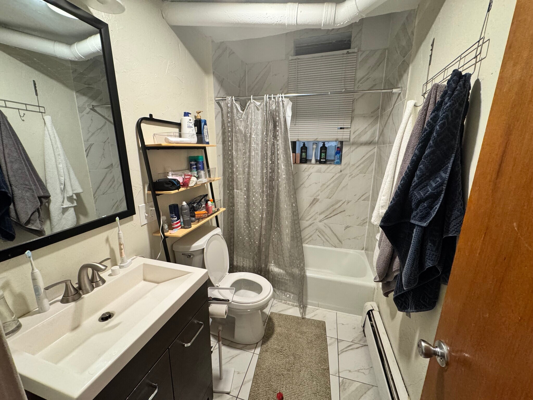 Building Photo - 242 Hemenway St