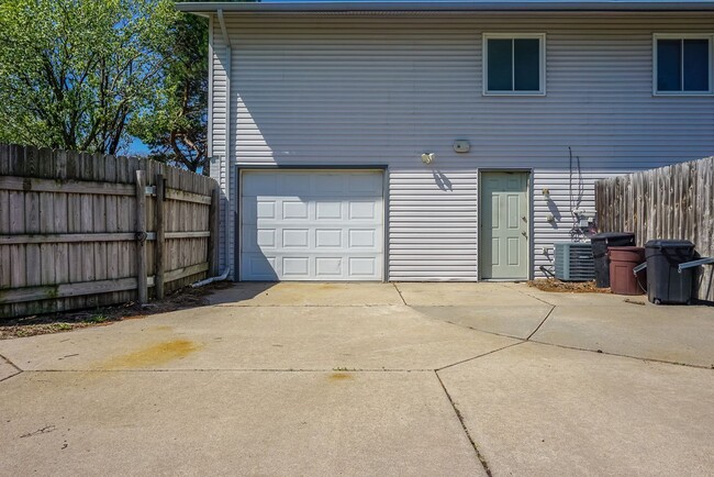 Building Photo - 3700/3702 N 22nd St Duplex