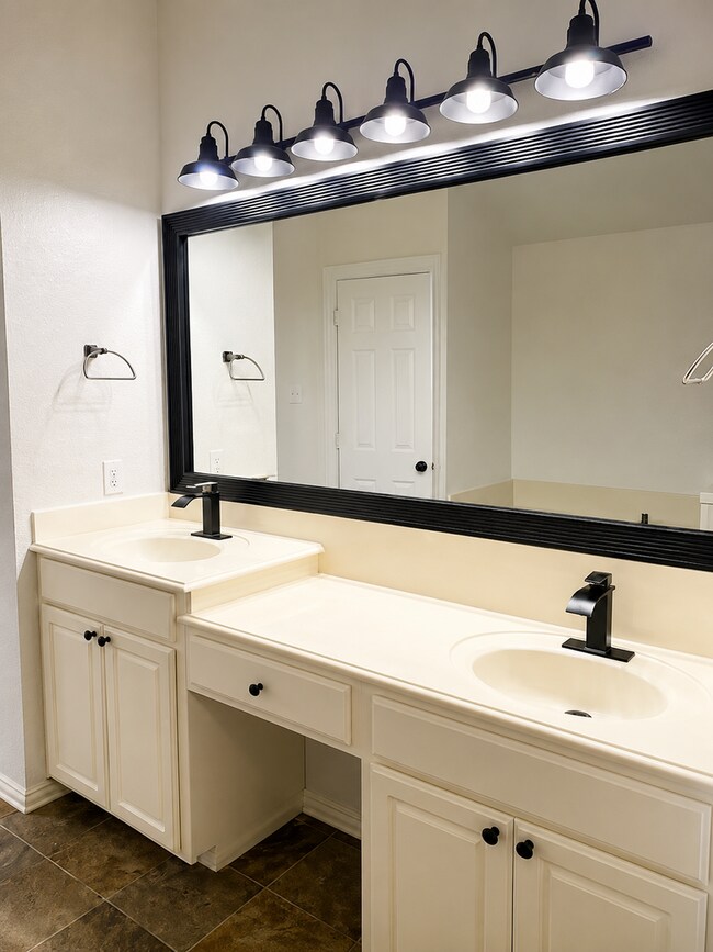 Building Photo - Charming Home in Coppell! LOCATION, LOCATION, LOCATION!