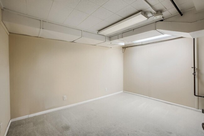 Building Photo - 3 Bedroom single family home in Denver