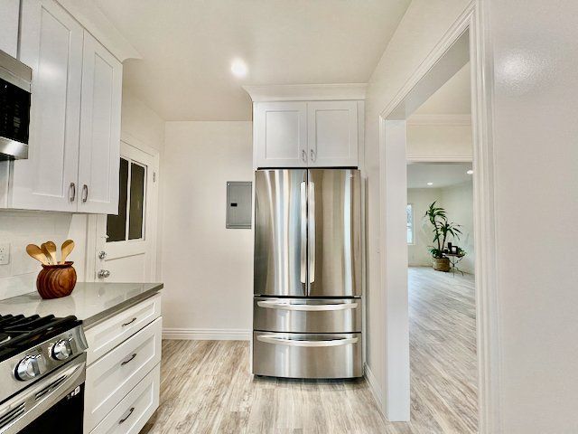 Building Photo - 124 N Pass Ave