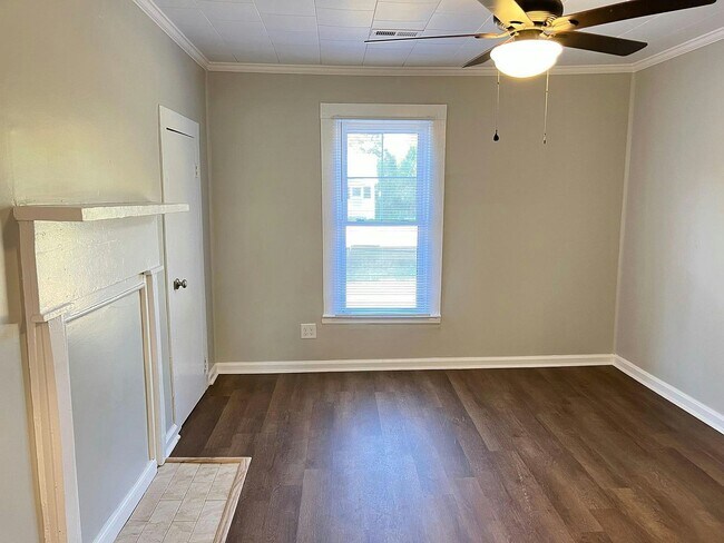Building Photo - 136 Hairston St