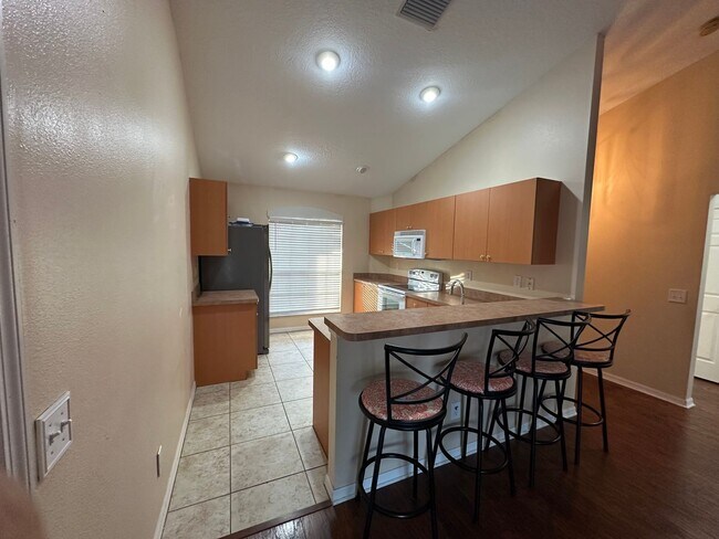 Building Photo - Affordable 3/2 with beautiful  Pond view