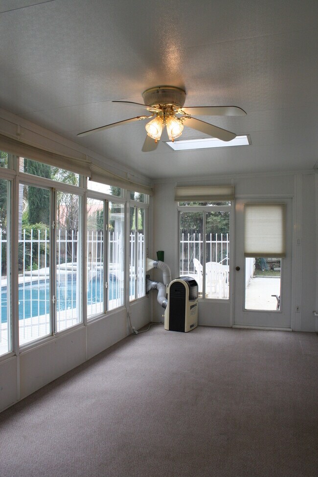 Building Photo - 10317 Walnut Creek Ct