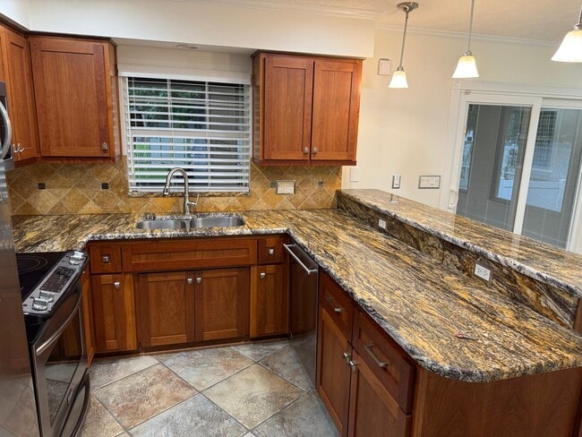 Building Photo - Mandarin Brick Home on nice lot
