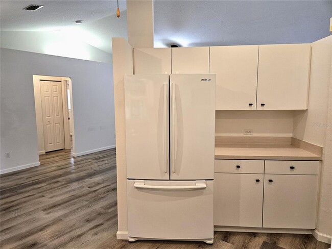 Building Photo - 1088 Panda Rd