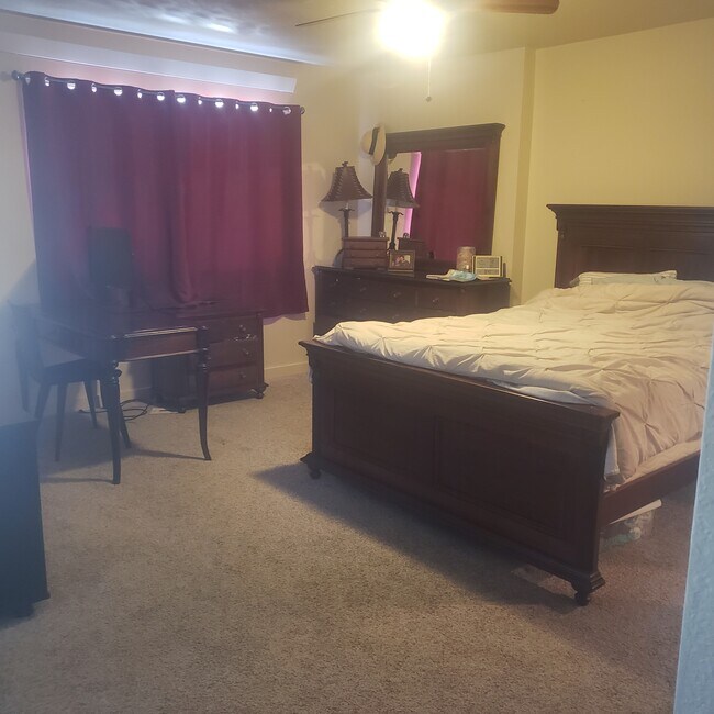 Master Bed - 258 Stanley Ave