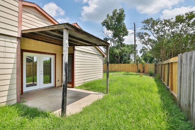 Building Photo - 17518 Bullis Gap Dr