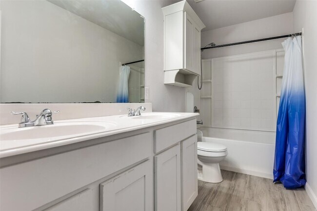 Building Photo - 320 S Mesa Verde Way