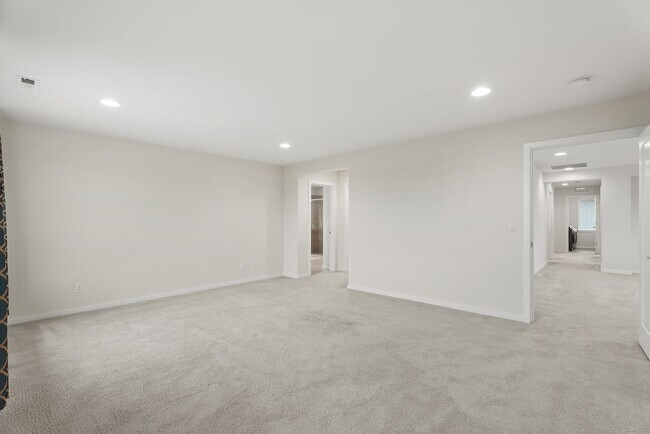 Building Photo - Spacious 4 bed 2.5 bath home w/ oversize 2 car garage & upgrades throughout!