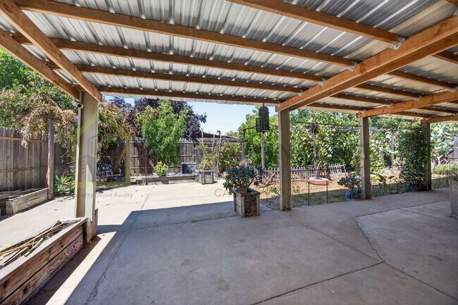 Building Photo - Spacious 4-Bedroom Retreat with 2.5 Baths