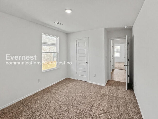 Building Photo - 106 E Sunbelt Ct