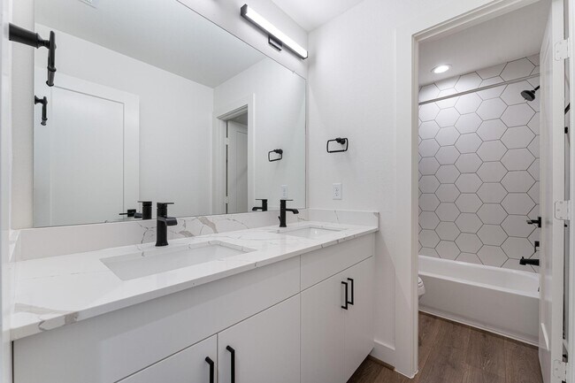 Building Photo - 2753 Sunny Briar Dr