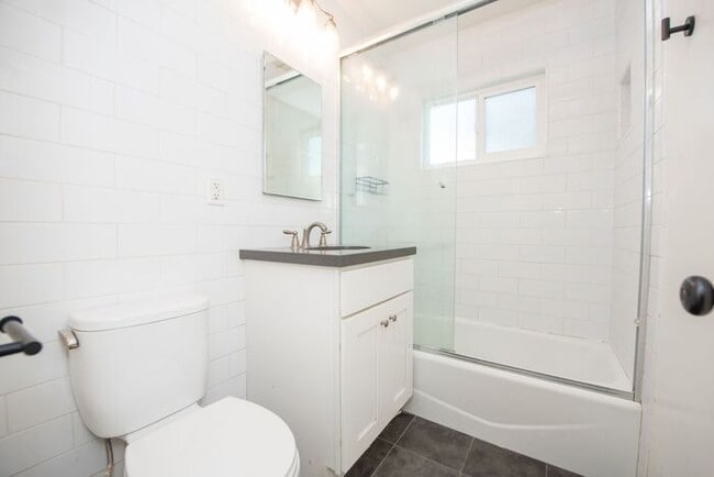 Building Photo - East Side Gem