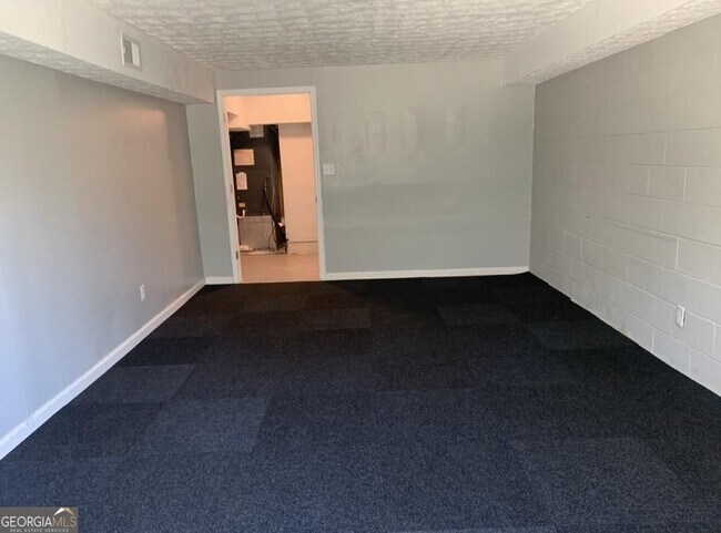 Building Photo - 19 Oak Hill Dr