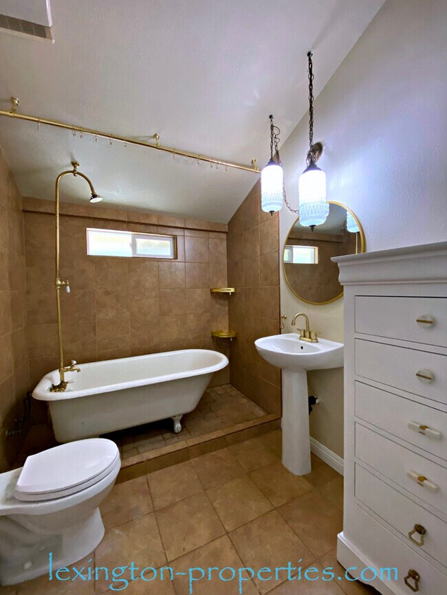 Building Photo - Fantastic, 3Bd/2Ba, Home in the Heart of Rocklin! Off Pacific St., Near Johnson-Springview Park!
