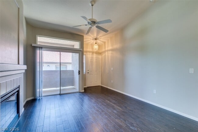 Building Photo - 2305 W Horizon Ridge Pkwy