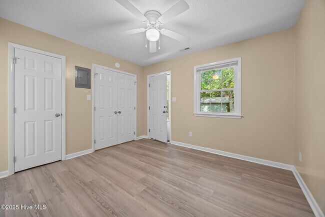 Building Photo - 1190 Gould Rd