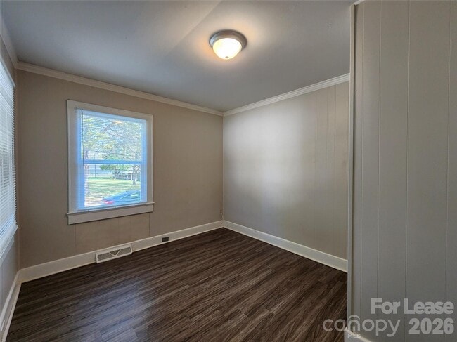 Building Photo - 12 Woodsdale Pl SE