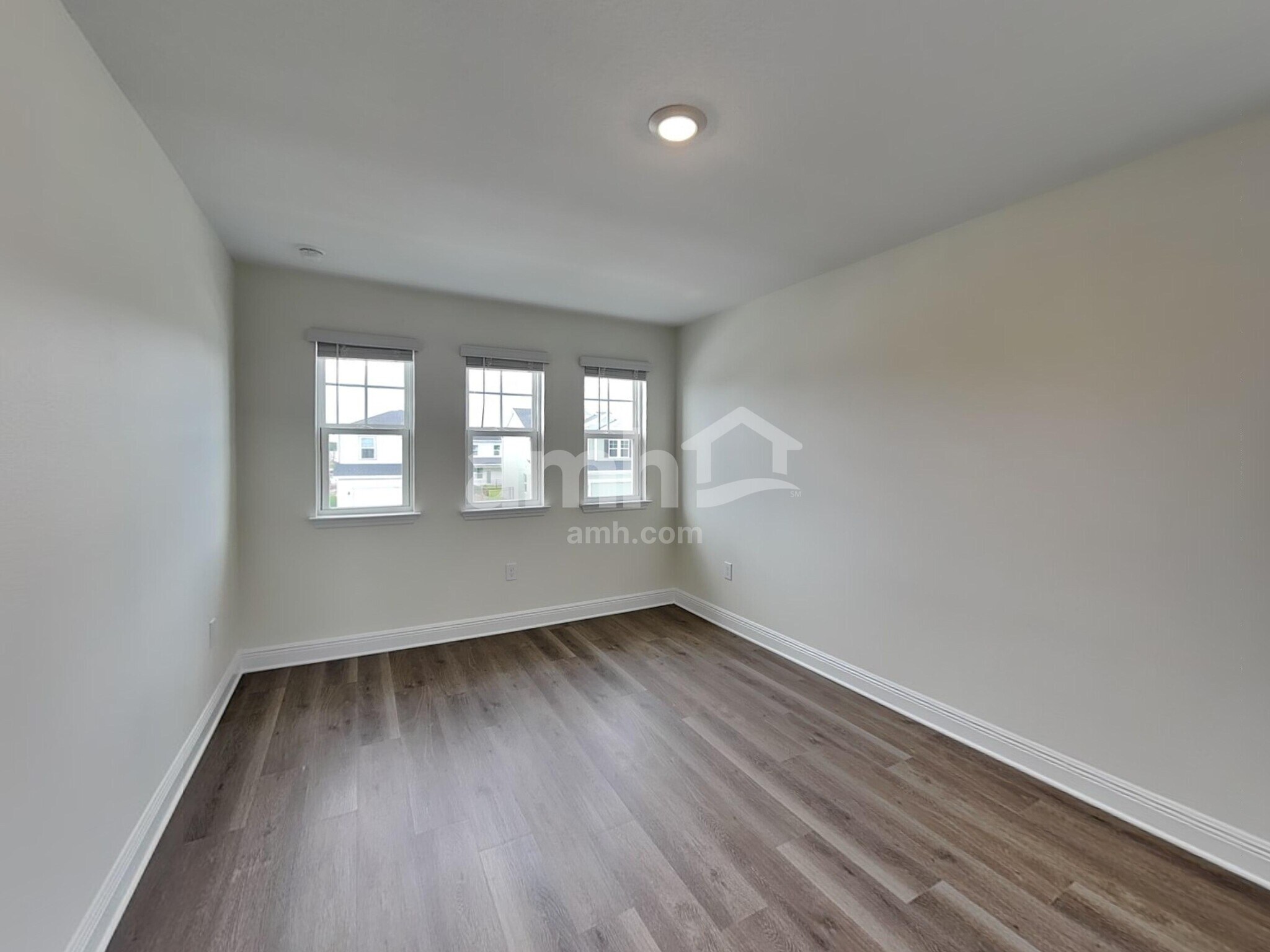 Building Photo - 5943 Pinewood Ests Dr