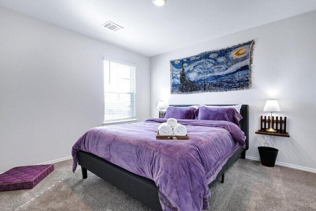 Building Photo - Move in Ready and FULLY FURNISHED 3 BD/2 BA located Far West San Antonio!