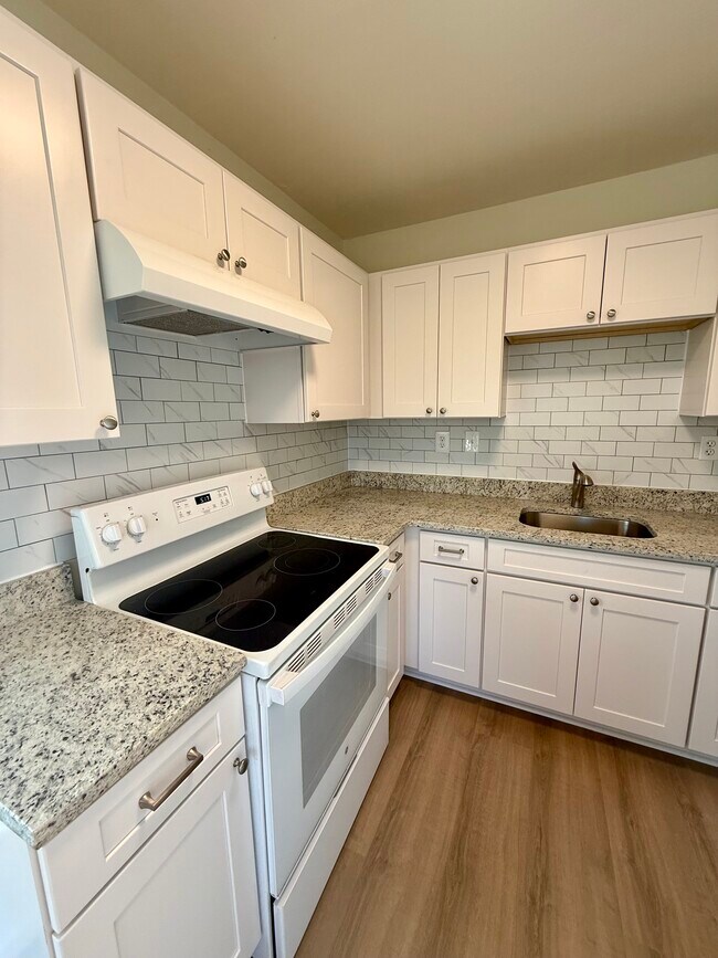 Primary Photo - Bayberry Apartment