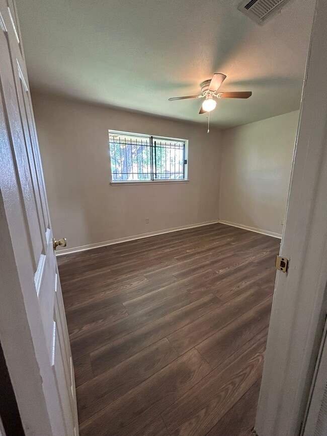 Building Photo - 7223 Valmont Dr