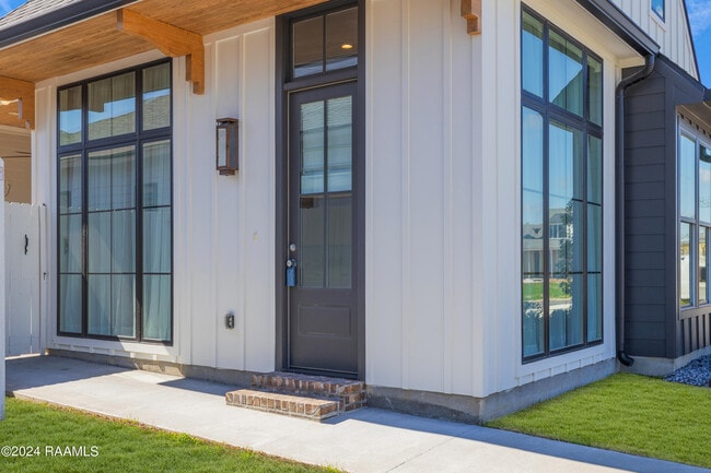 Building Photo - 105 Tea Rose Dr